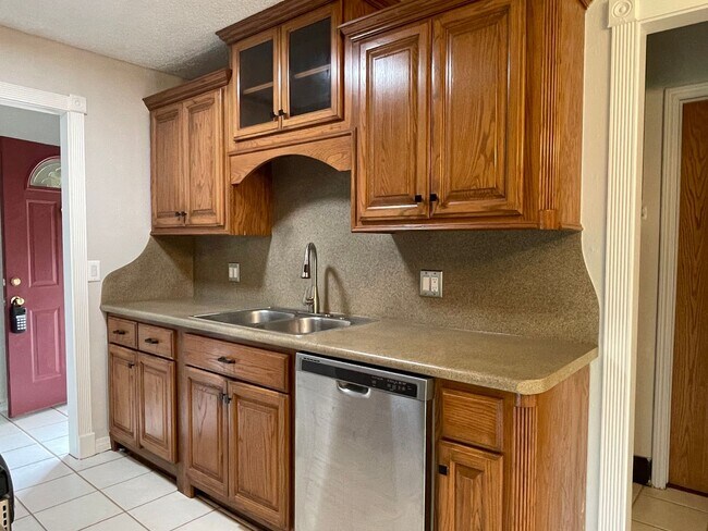 Building Photo - Edmond Rental