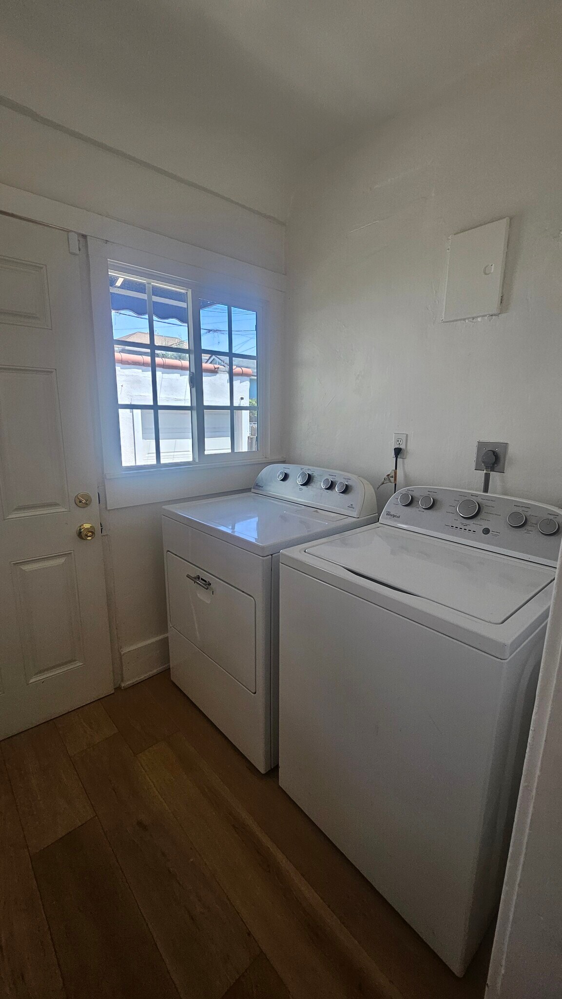 Building Photo - 1034 N Kenmore Ave
