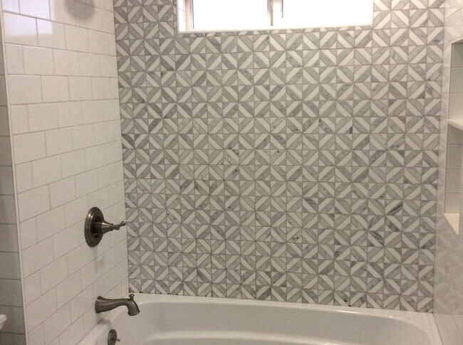 Building Photo - Browns Point Beauty! Spacious 2BDRM/1.75 BATH Home with Partial View of the Sound!