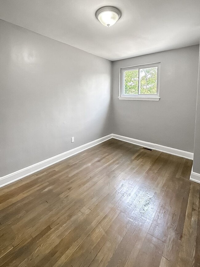Building Photo - Beautifully Updated 3 Bedroom Home with Finished Basement