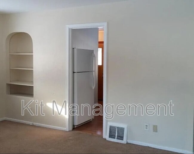 Building Photo - 34 W Poinsetta Ave