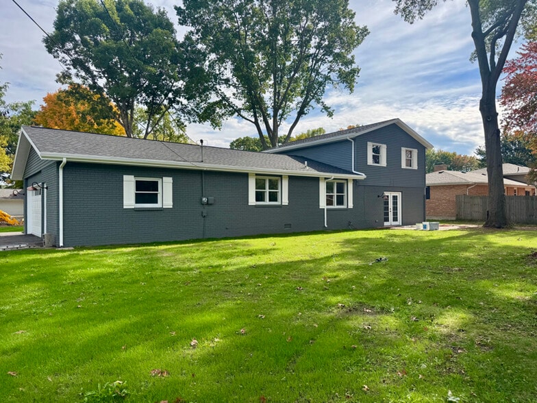 Building Photo - 5800 Ponderosa Dr