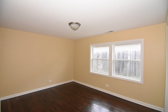 Building Photo - 2710 Reuter Ave