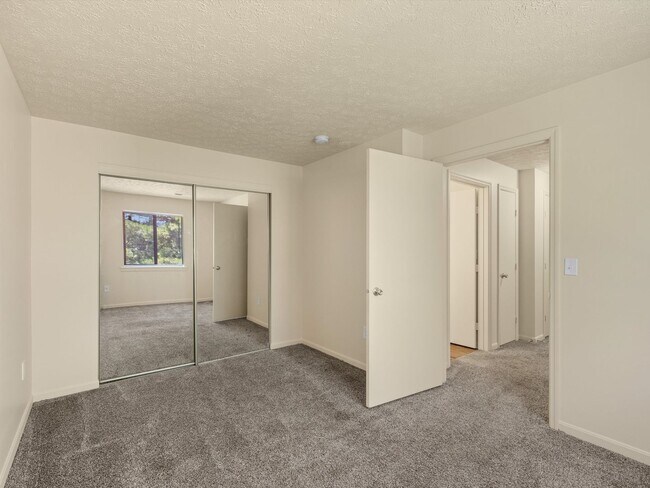 Building Photo - Live 5 Minutes from HONDA********** Rent $1324/mo*********Restaurants and Grocery Around the corner