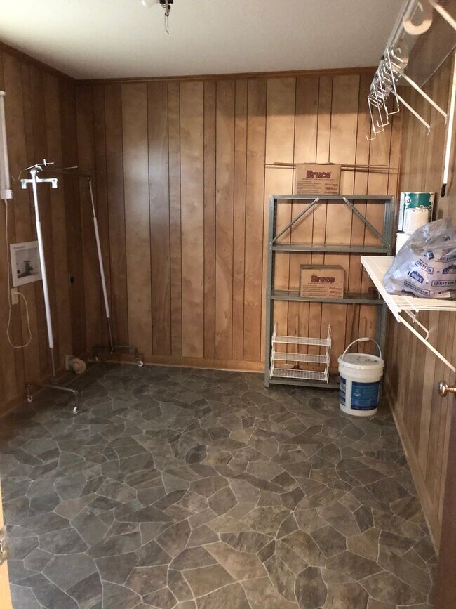 Building Photo - 812 Glenwood Rd