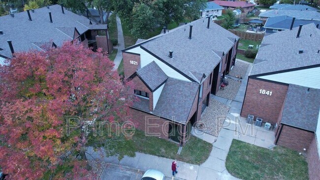 Building Photo - 1821 Ridgehaven Ct