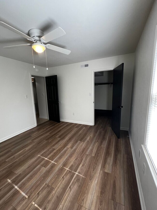 Building Photo - 2-Bedroom Rental on Ladies Island