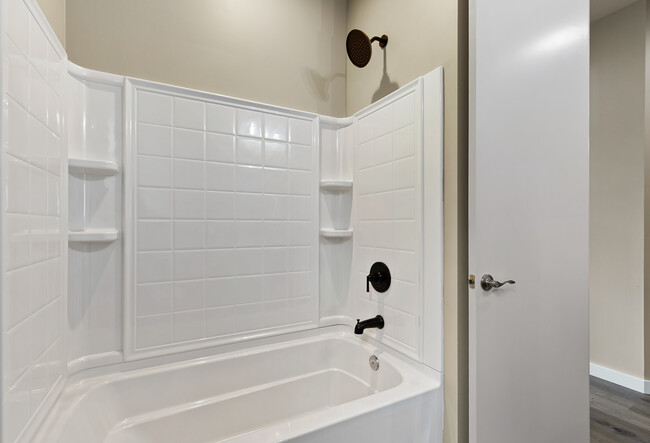 Tub/Shower Combination - 1563 Mt Baker Hwy