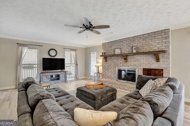 Building Photo - 300 Briarwood Rd