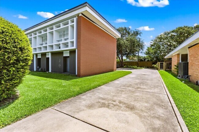 Building Photo - 1310 Harbor View Dr