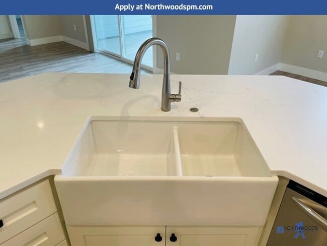 Building Photo - Newer Gorgeous Home in Desirable Neighborhood