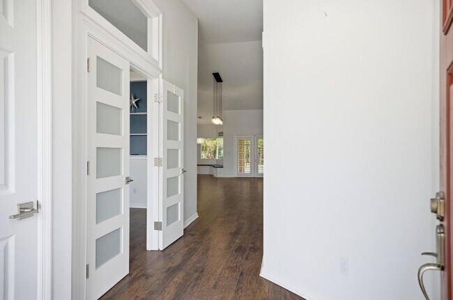 Building Photo - "Charming 3-Bedroom Home with 2 Full Baths and 2032 Sq Ft of Comfort in Palm Coast!"