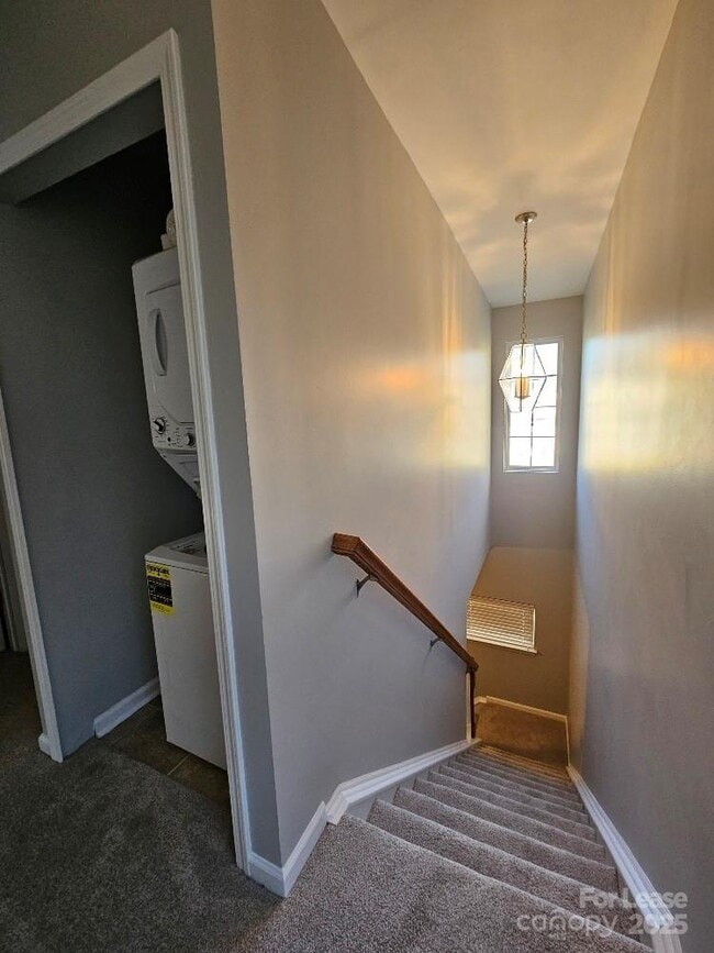 Building Photo - 2219 Crosscut Dr