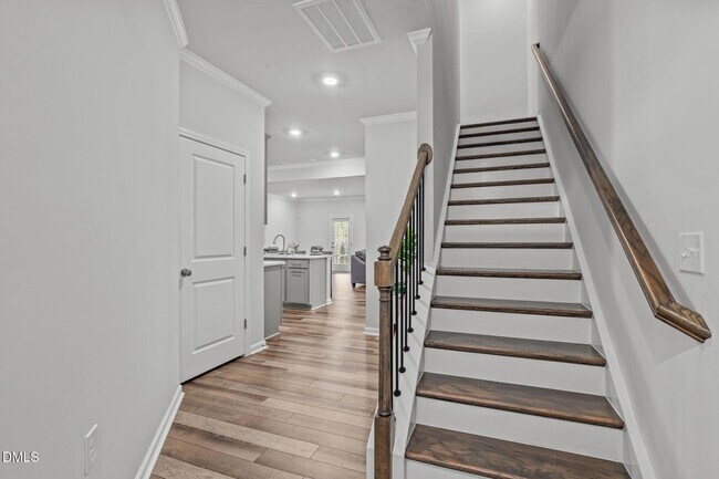Building Photo - 1818 Porch Swing Wy