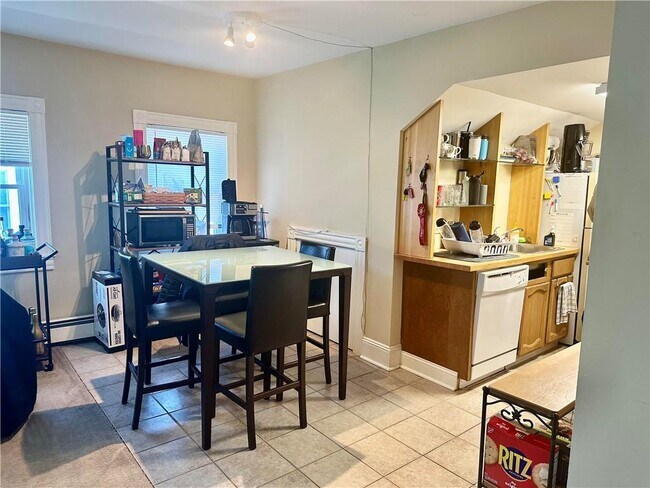 Building Photo - 387 Lloyd Ave