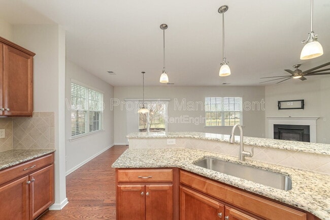 Building Photo - 7922 Kelburn Ln