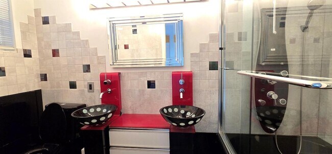 Building Photo - 661 Lake Wellington Dr