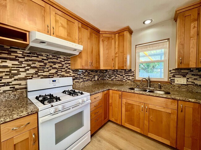 Building Photo - 1/2 Off 1 Month Rent