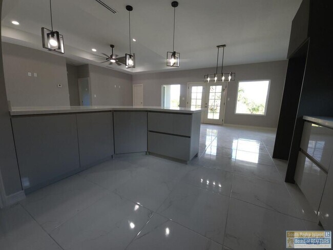 Building Photo - 108 Avenida Escandon