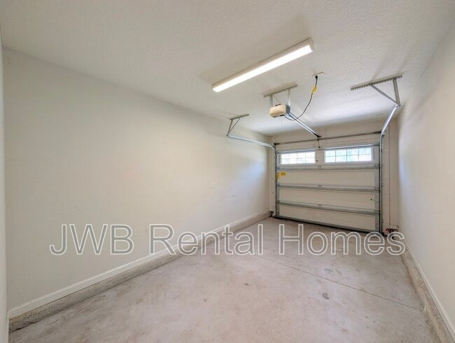 Building Photo - 9020 Eaton Ave