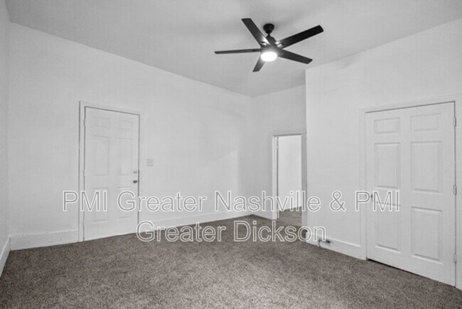 Building Photo - 302 W Railroad St