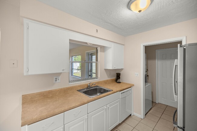 Building Photo - 88 S Adams St