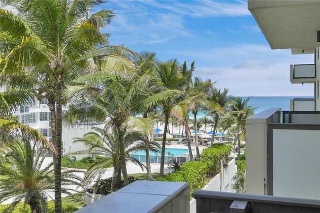 Building Photo - 1623 Collins Ave