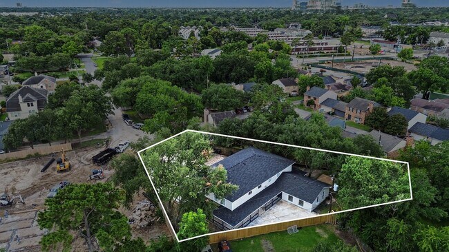 Building Photo - 2119 Barr St