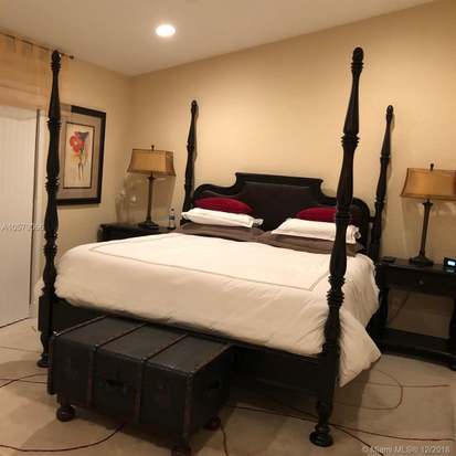 Building Photo - 270 Captains Walk