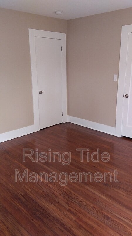 Building Photo - 123 Vines Ave