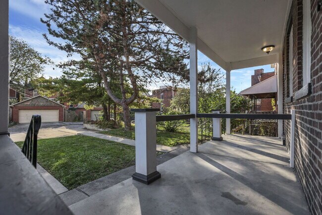 Building Photo - Stunning Restored 4BR Home Steps from Goodale Park & the Short North