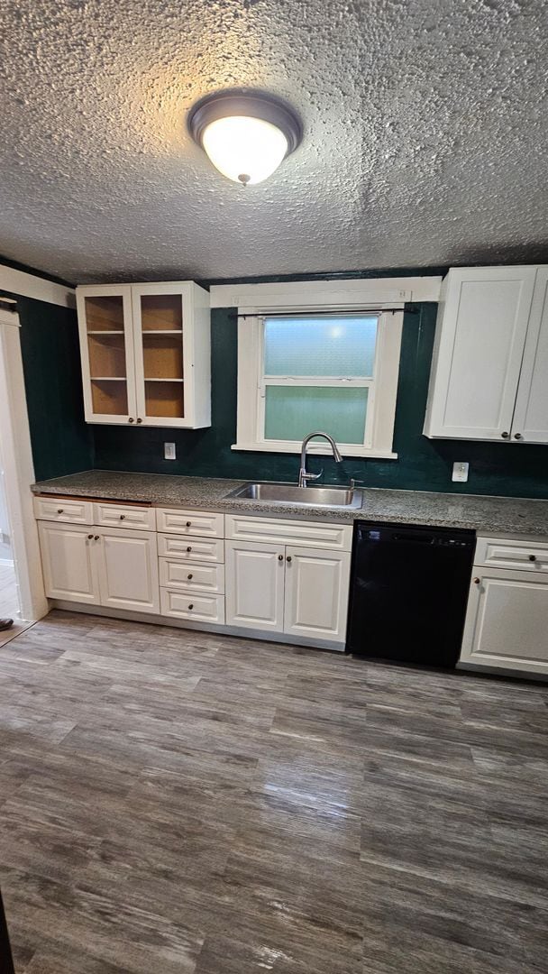 Building Photo - Cute 2-bed house,  Pet Friendly, Central location!