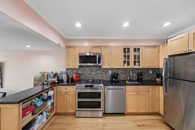 Building Photo - 331 Jefferson St