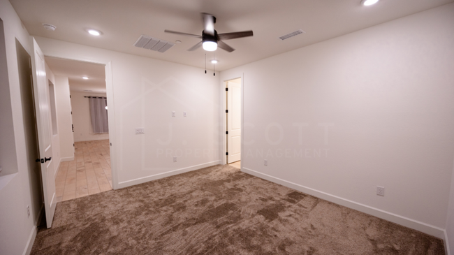 Building Photo - 1/2 OFF FIRST MONTHS RENT ~ Stunning 2-Bed...