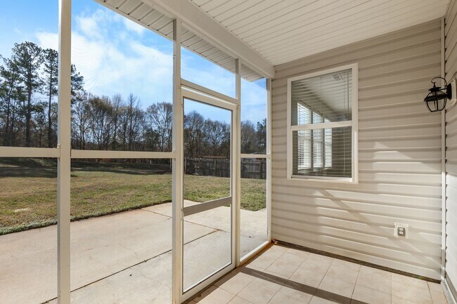 Building Photo - Immaculate 5-bedroom Paradise!