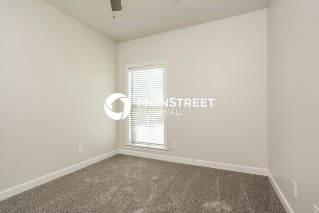 Building Photo - 10105 Cypress Lake Dr