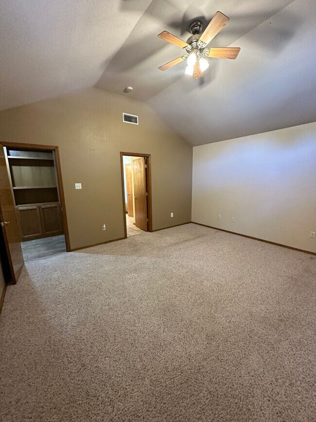 Building Photo - Cozy 4 Bed 2 Bath! Mesa School District !