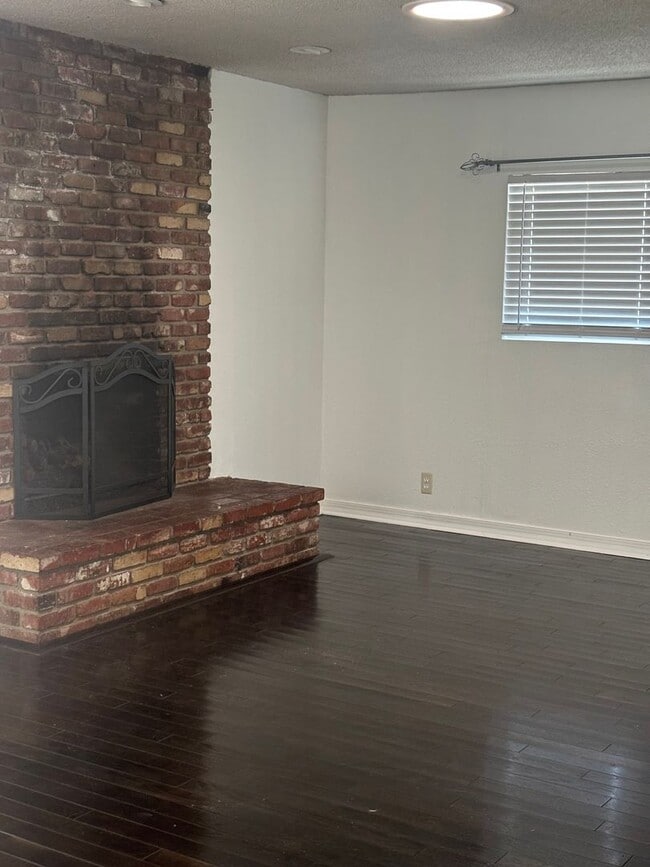 Building Photo - Awesome Property