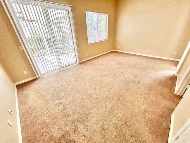 Building Photo - BEAUTIFUL 2 STORY HOUSE IN GATED SEVEN HIL...