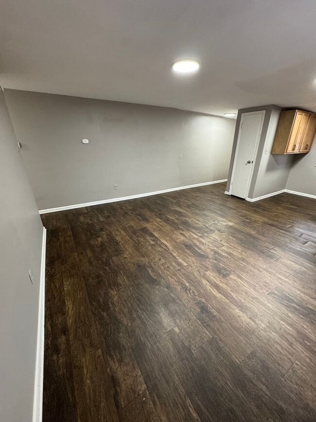 Building Photo - 542 5th Ave