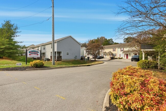 Building Photo - Knoxville 37912 - 2 bedroom 1.5 bath condo - call Jean Chung 865-386-1022