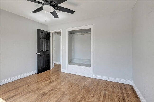 Building Photo - 4604 N Rockwell Ave