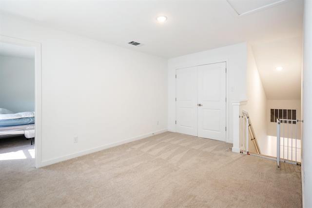 Building Photo - 2608 Ontario Dr