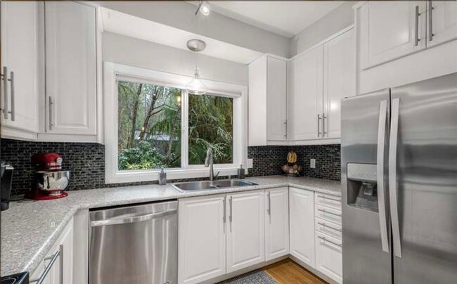 Building Photo - Love at First Sight - Beautiful 3 Bedroom ...