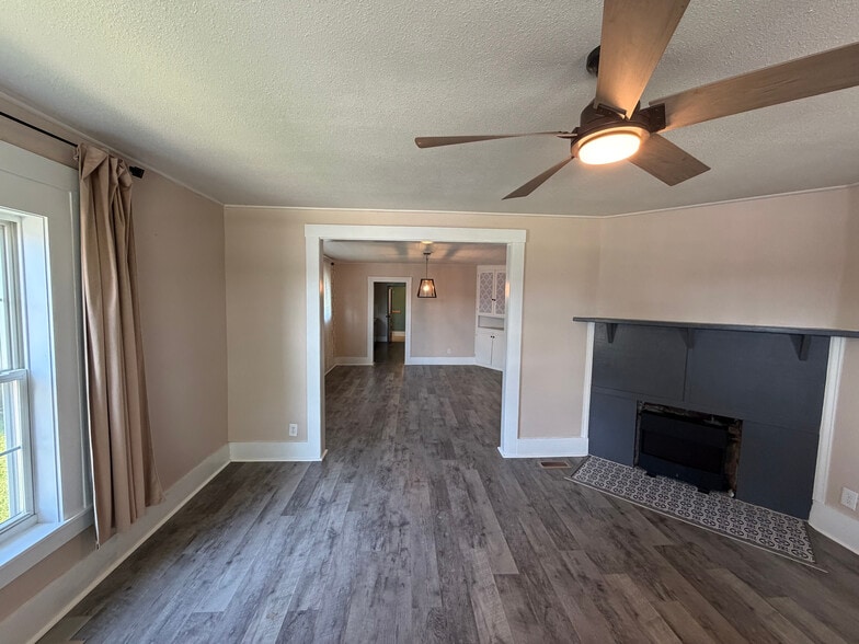 living room looking into dining room - 210 S Jefferson St