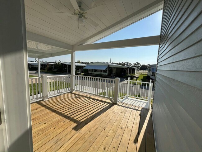 Building Photo - 813 Avanti Way Blvd