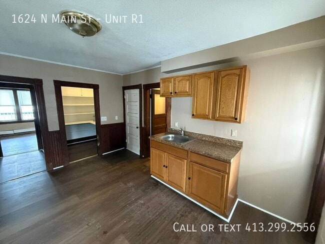 Building Photo - 1624 N Main St