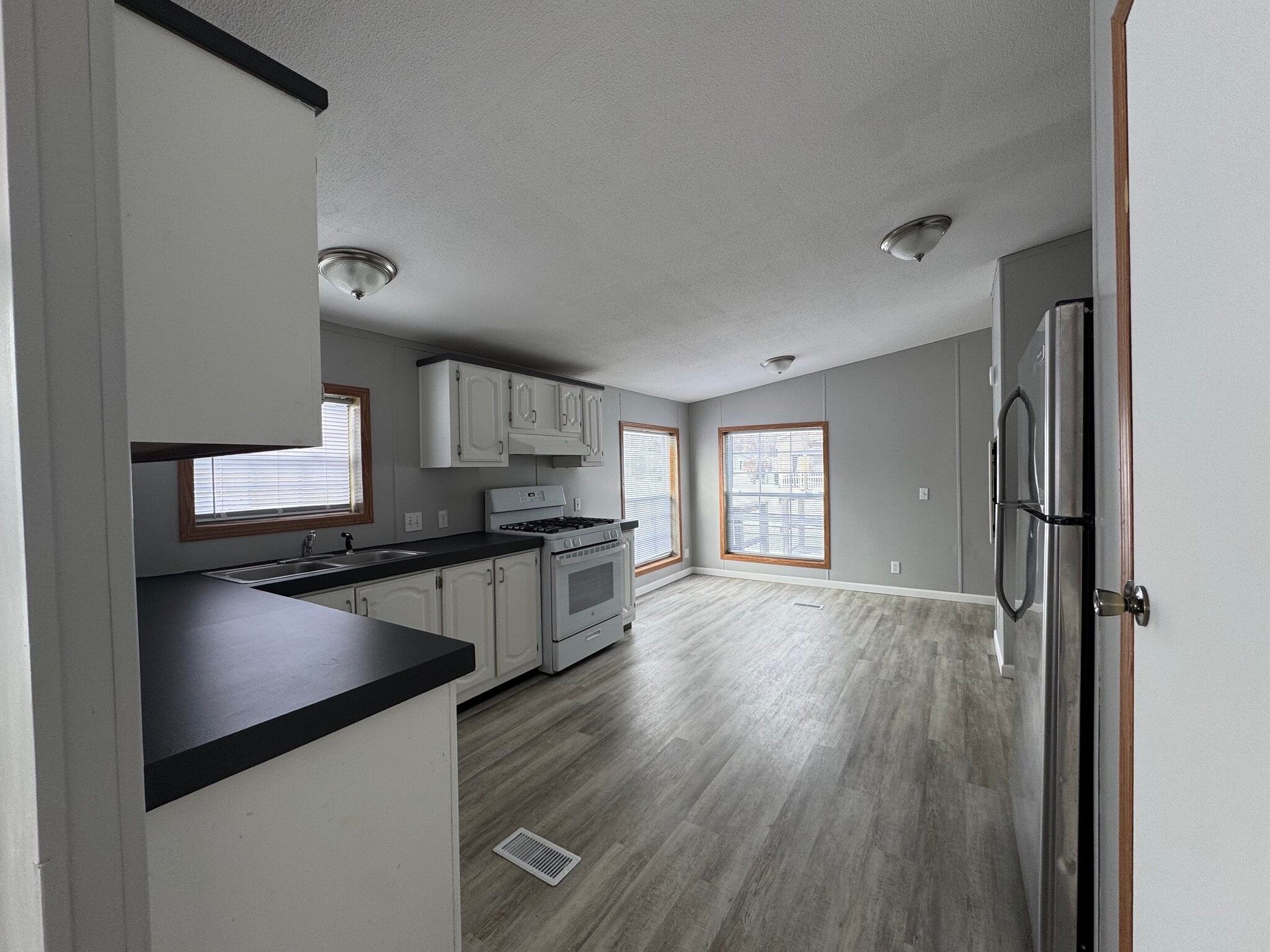 Building Photo - 4237 Daffodil Cir