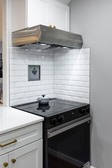 Building Photo - 48 Llanfair Rd