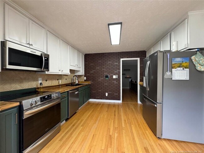 Building Photo - 4023 Des Planes Ave